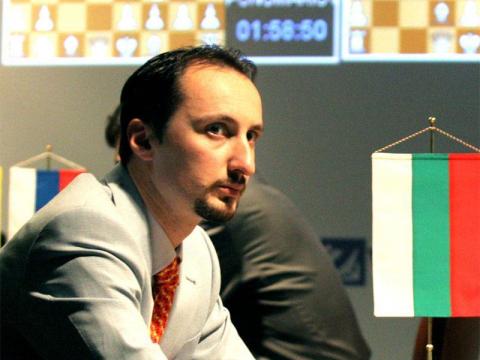 Topalov on the lead two rounds before the end