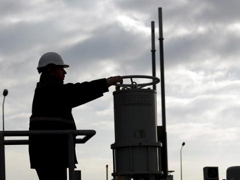 Greece feeds gas to Bulgaria