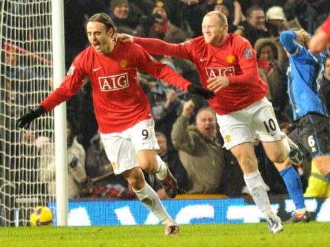 Manchester United at the top, Berbatov scored another goal